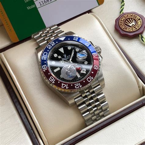 Here’s Why This Fake Rolex Is So Accurate .